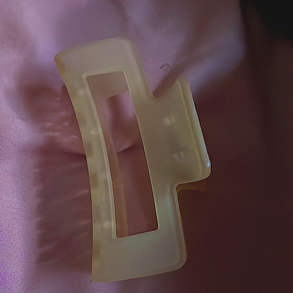 Cream color claw clip hair clip